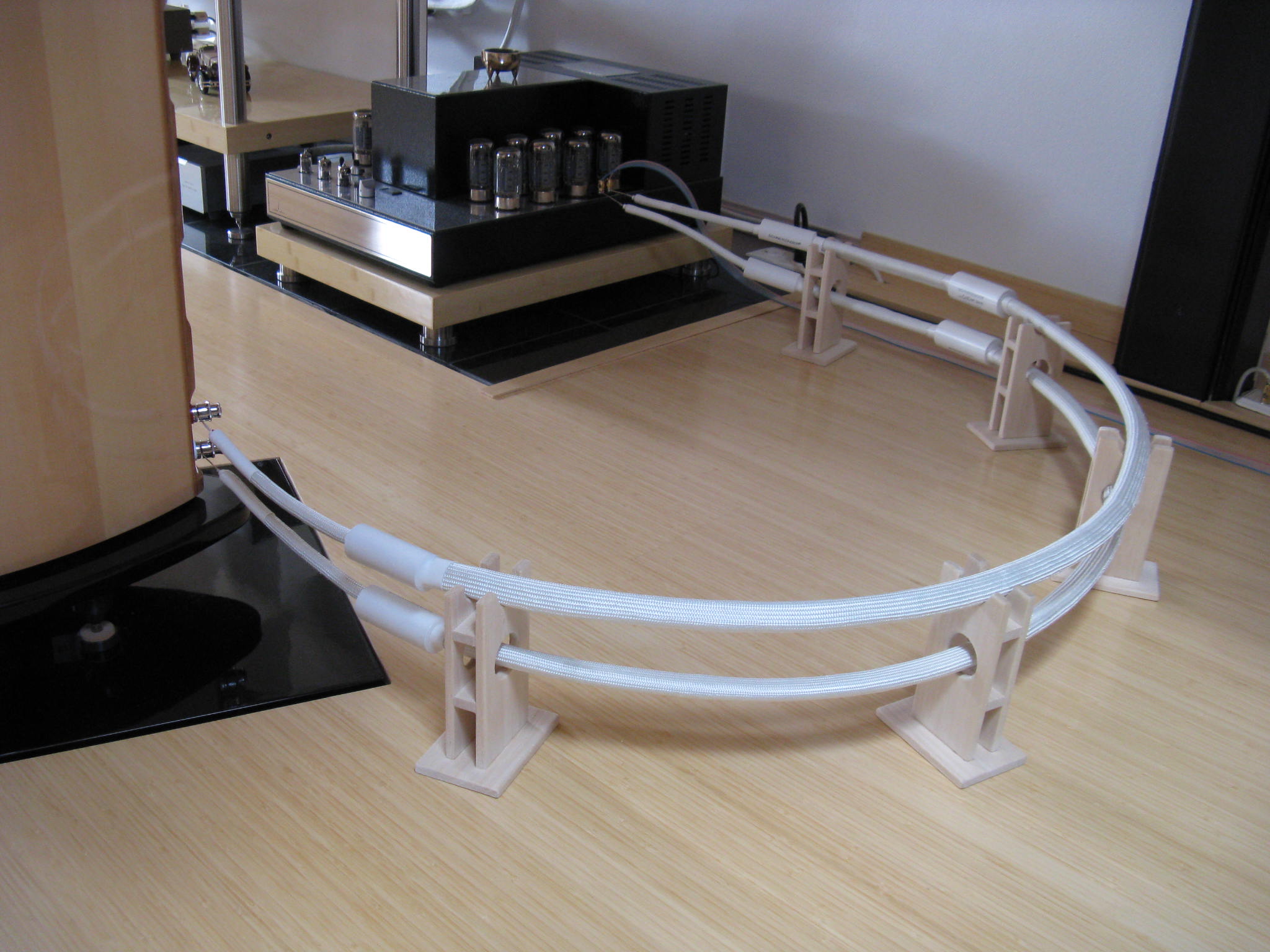 A very neat audiophile speaker wire riser, keeping different cables sepaated from each other