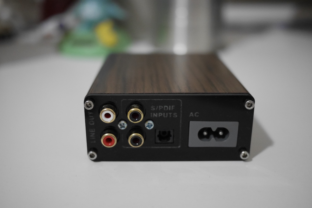The rear ports of the HiFiMeDIY SPDIF DAC, with one optical and two coaxial inputs, and a set of RCA outputs