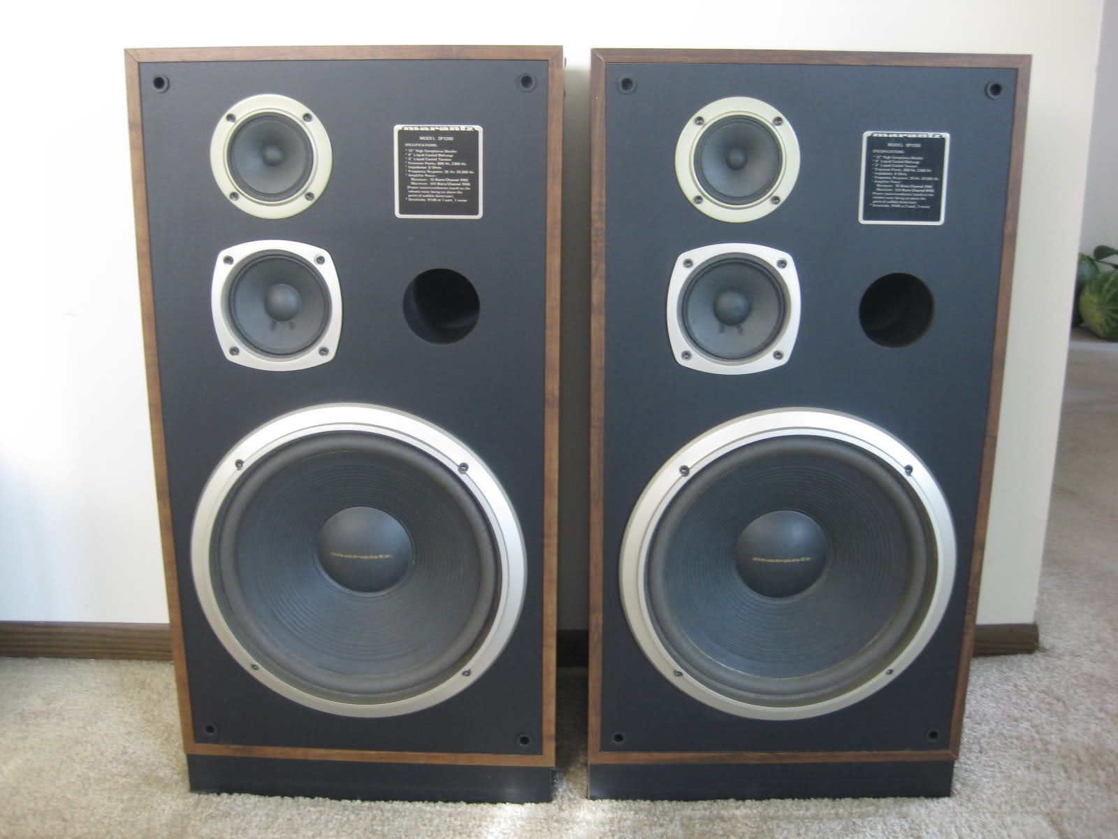 A pair of vintage floorstanding speakers